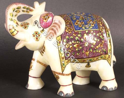 सफेद रंग में आसानी से साफ किया जा सकता है