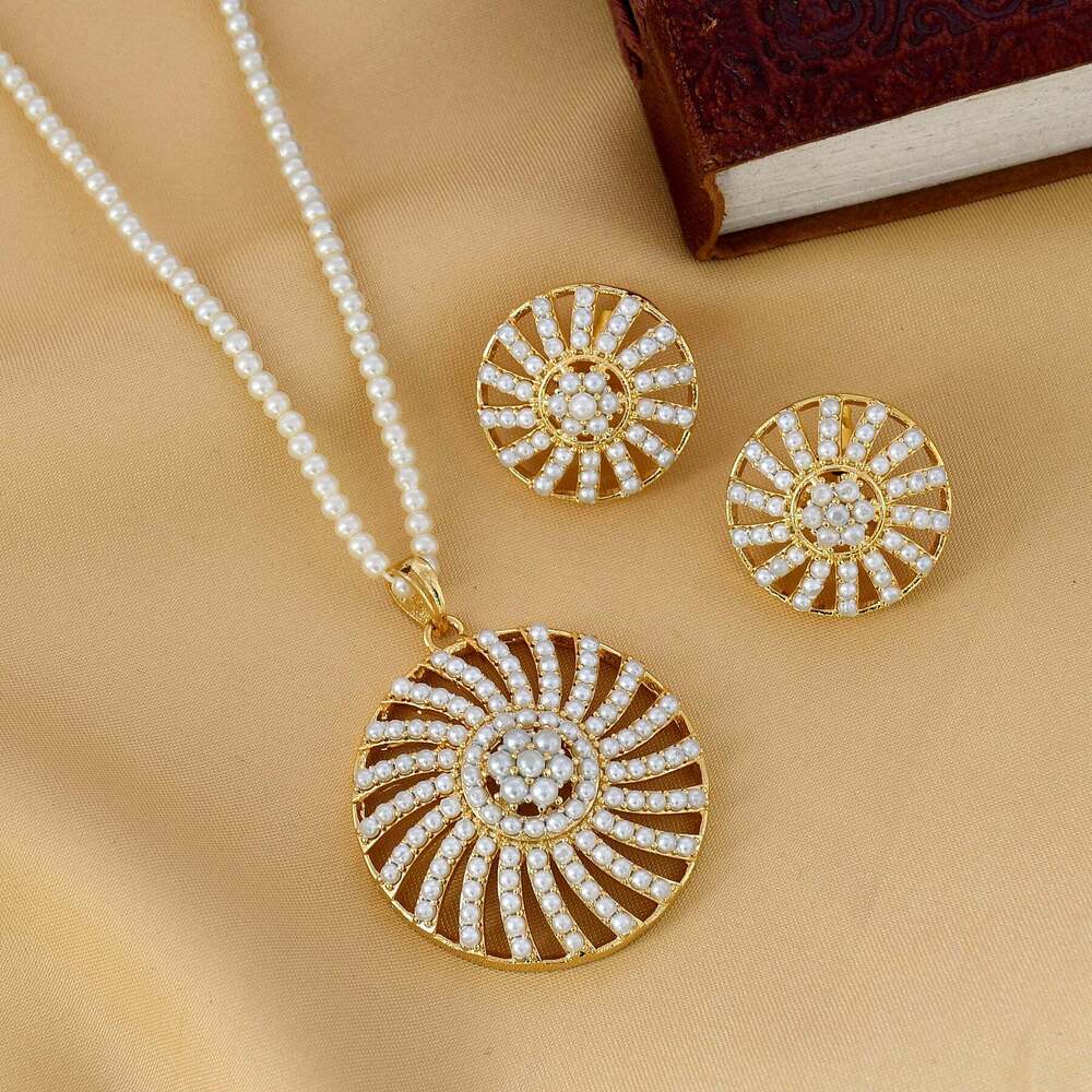 Round Shape Semi-Precious Pendant Set