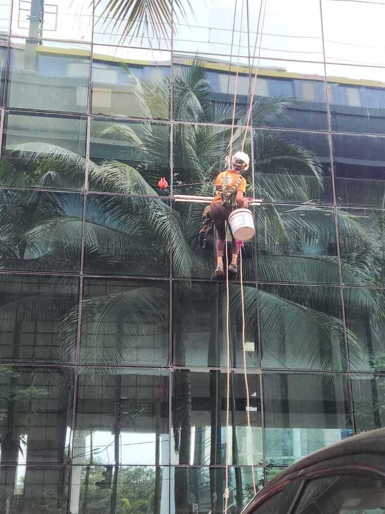 Facade Glass Cleaning Service