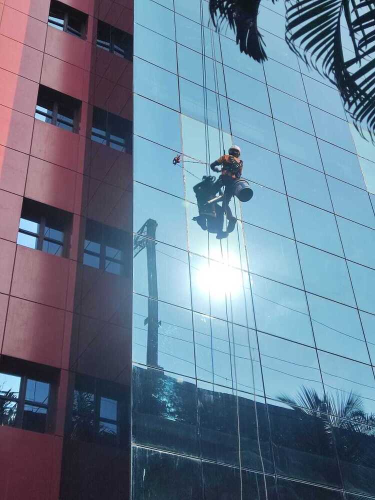 Facade Glass Cleaning Service