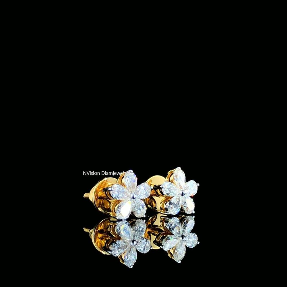 Petal Perfection Natural Diamond Small Studs with Big Shine