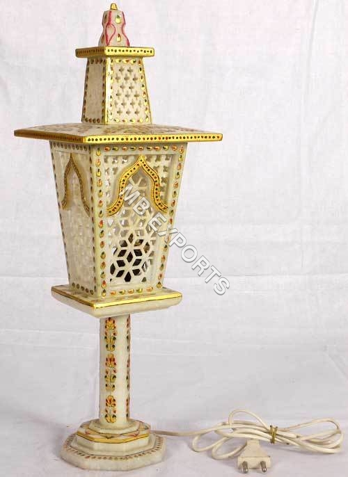 नक्काशीदार संगमरमर से हाथ साफ करने में आसान