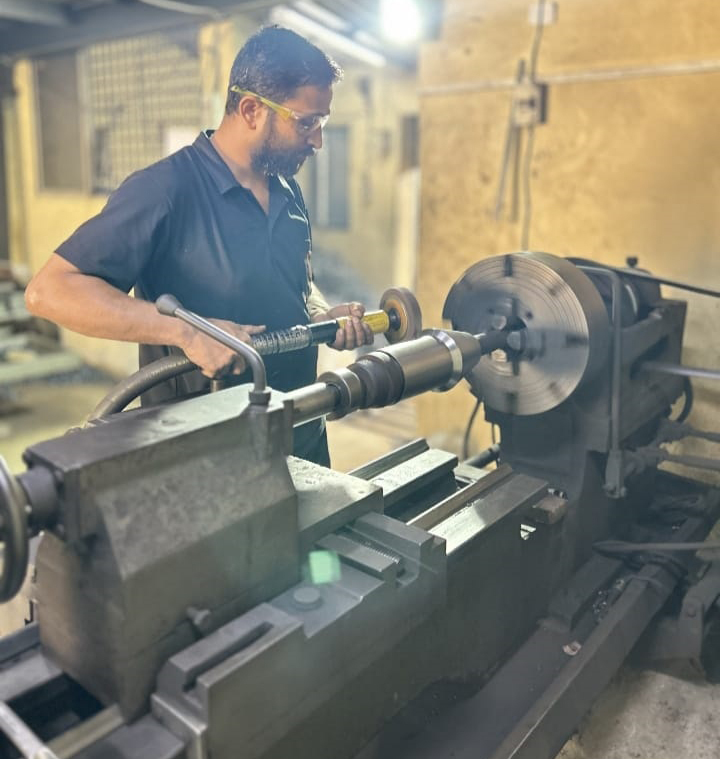 Die Polishing On Lathe Machine