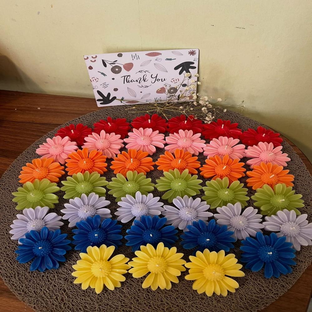Daisy flower candle 