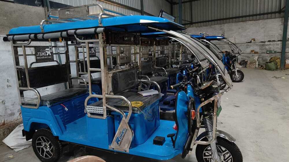 Battery Operated E-Rickshaws