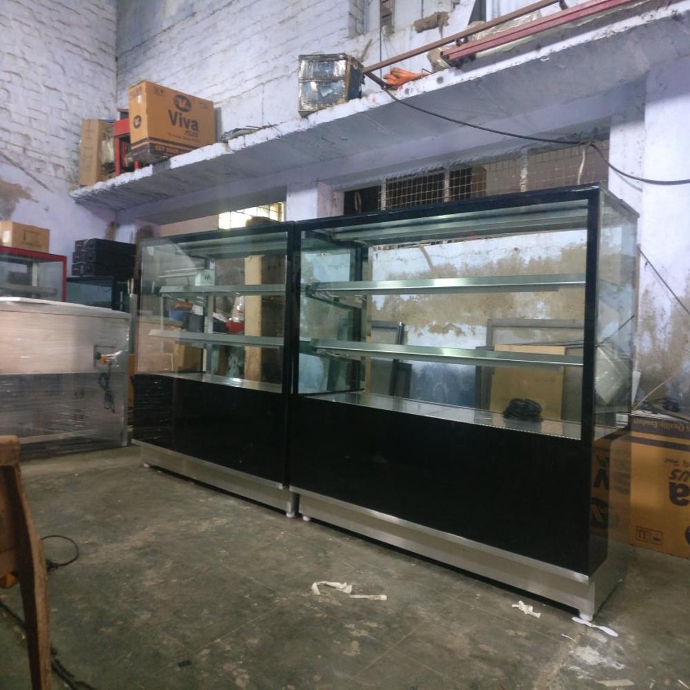 Cake Display Cases - Color: Transparent
