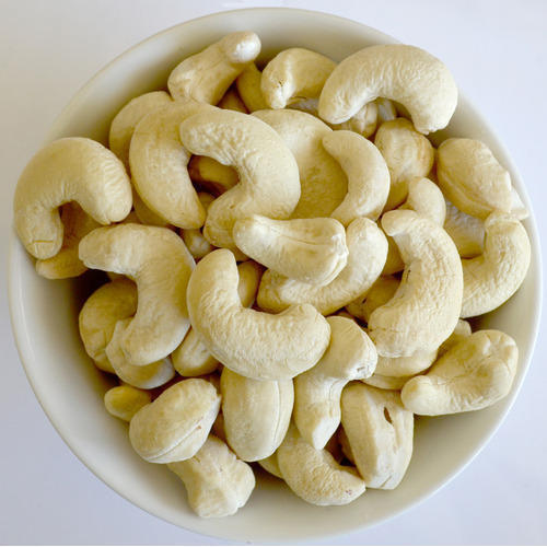 Organic Cashew Nut - Natural Shape, 1 Kg As Per Requirement | Color: White, Moisture: Nil, Origin: India