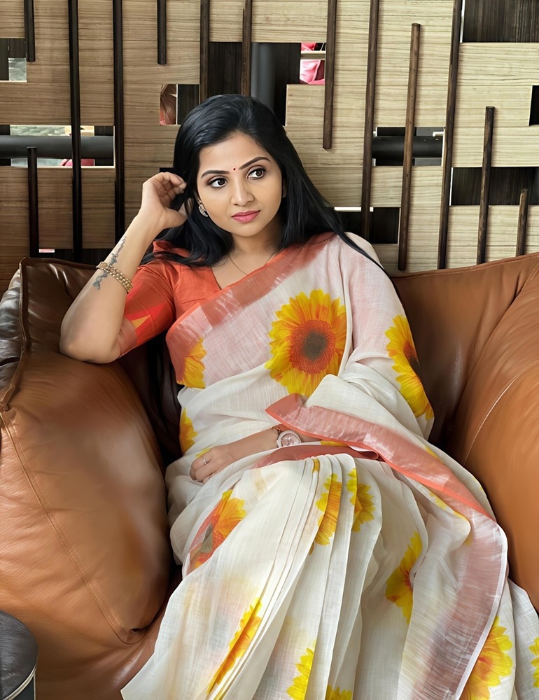 Elegant Sunflower Print Saree