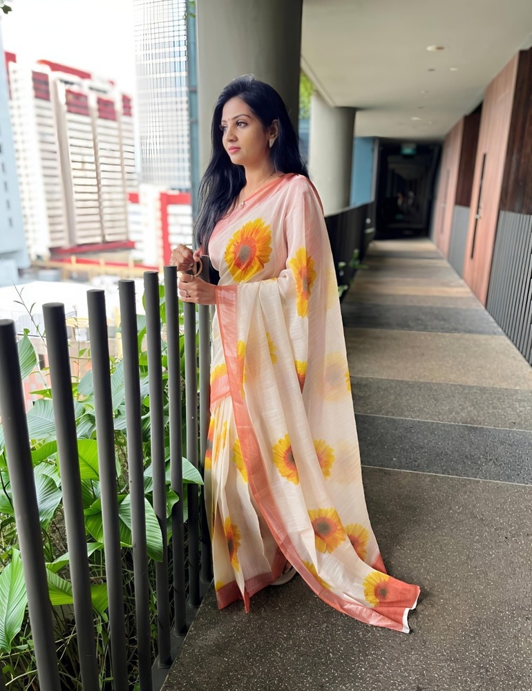 Elegant Sunflower Print Saree
