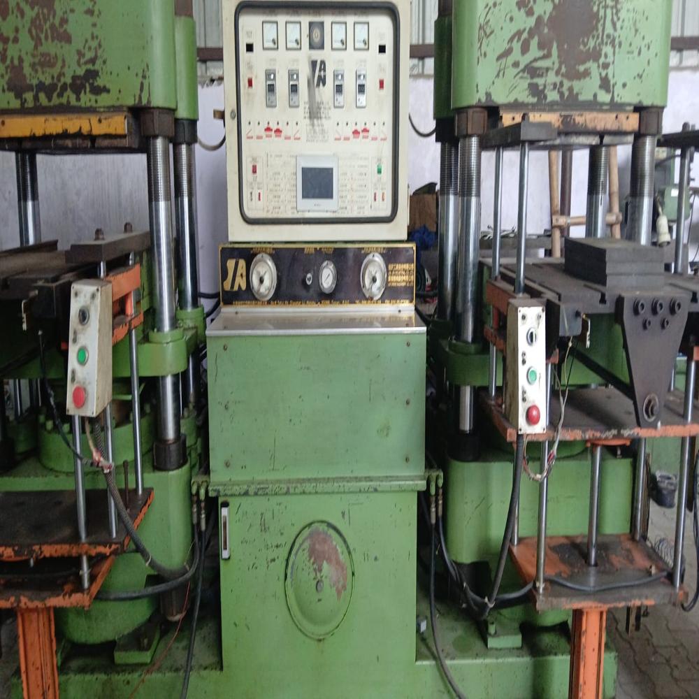 Rubber moulding machine
