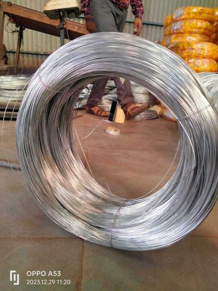 C Dip Galvanized Iron Wire - Color: Silver
