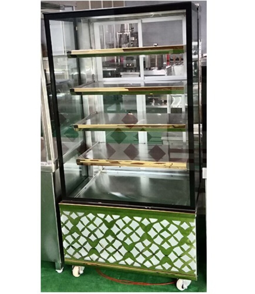 Vertical Cake Display