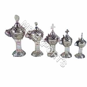 स्टैंड के साथ सिल्वर धूपदान