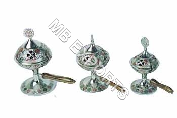 सिल्वर मीना वुडन हैंडल शूपडैन