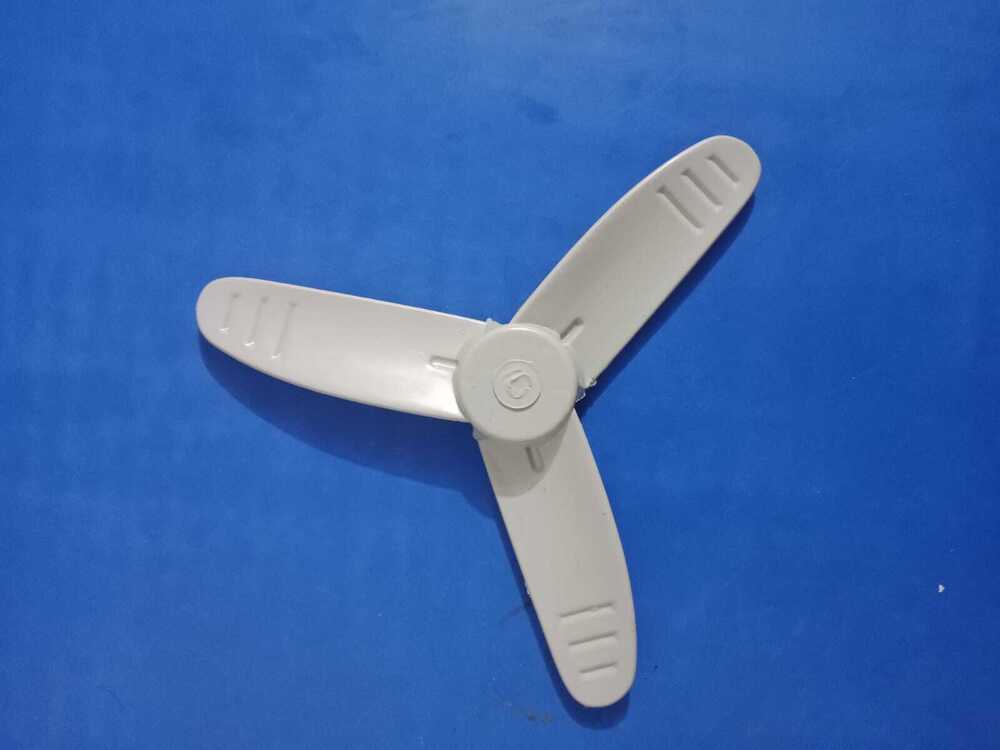 White Color 3 Lead Fan Blade