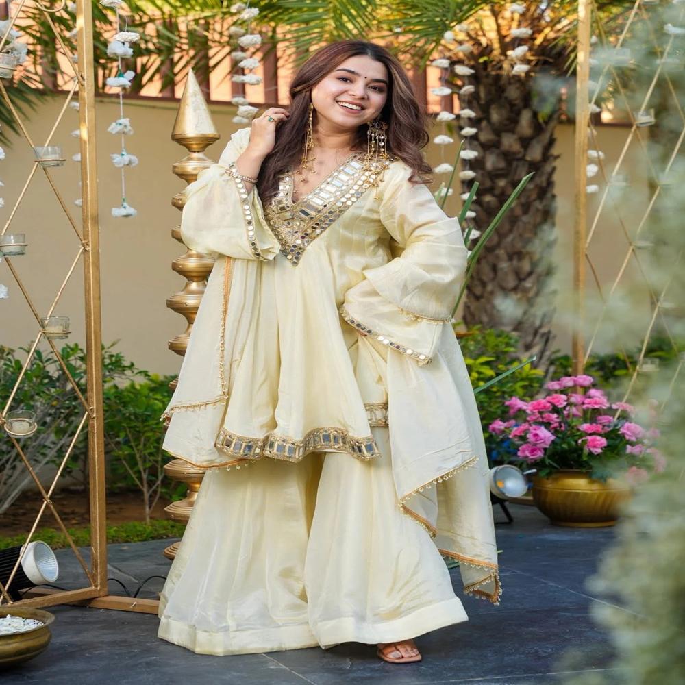 Off White Tyohaar Suit - Bust Size: 32-40 Inch (In)