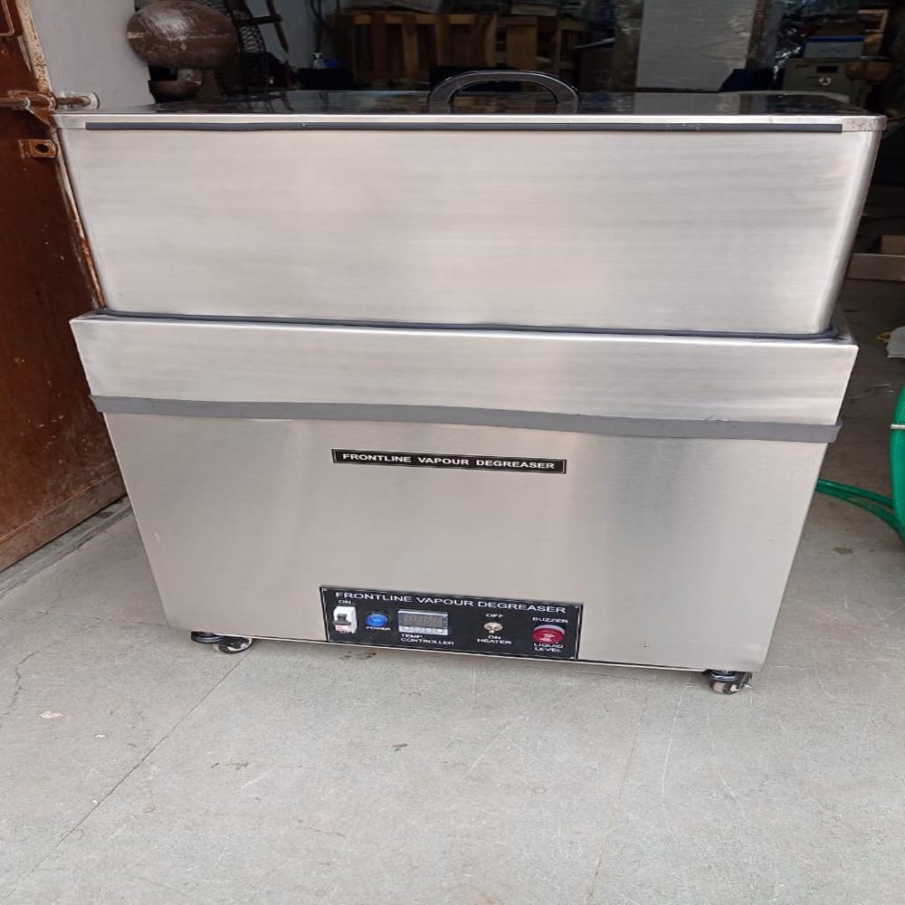 Small Vapour Degreaser Machine - Stainless Steel, Compact Size, Silver Color | 415 Volt Power, New And Reliable For Industrial Metal Cleaning