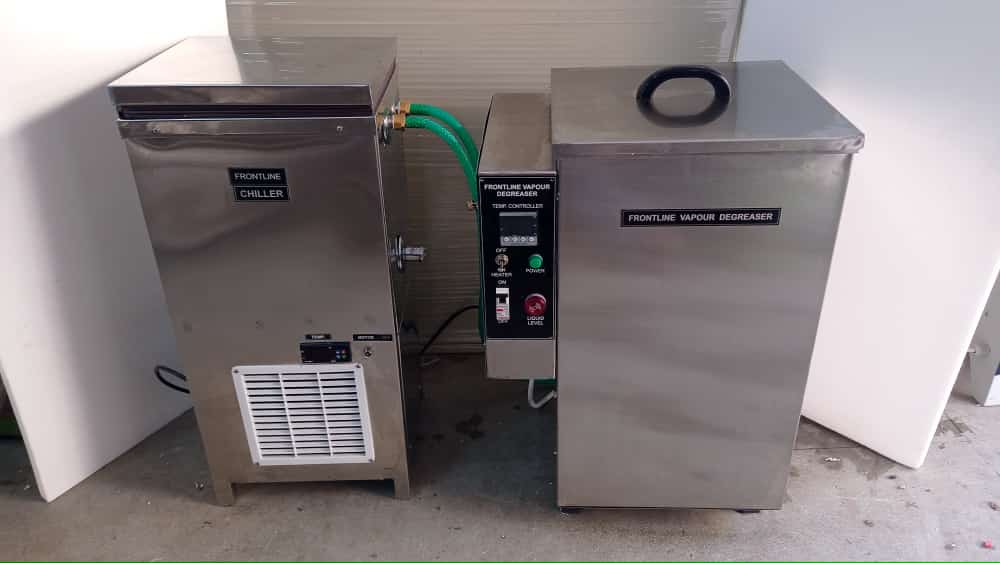 Small Vapour Degreaser Machine - Stainless Steel, Compact Size, Silver Color | 415 Volt Power, New And Reliable For Industrial Metal Cleaning