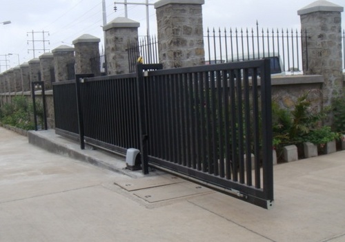 कैंटिलीवर स्लाइडिंग गेट्स