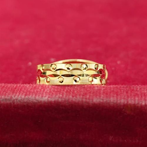 Linear Radiance Gold Finger Ring
