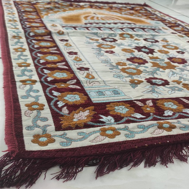 Muslim Prayer Mats - Polyester Fabric , Woven Jacquard Style For Home Furnishing And Bedroom Decoration