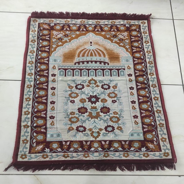 Muslim Prayer Mats - Polyester Fabric , Woven Jacquard Style For Home Furnishing And Bedroom Decoration