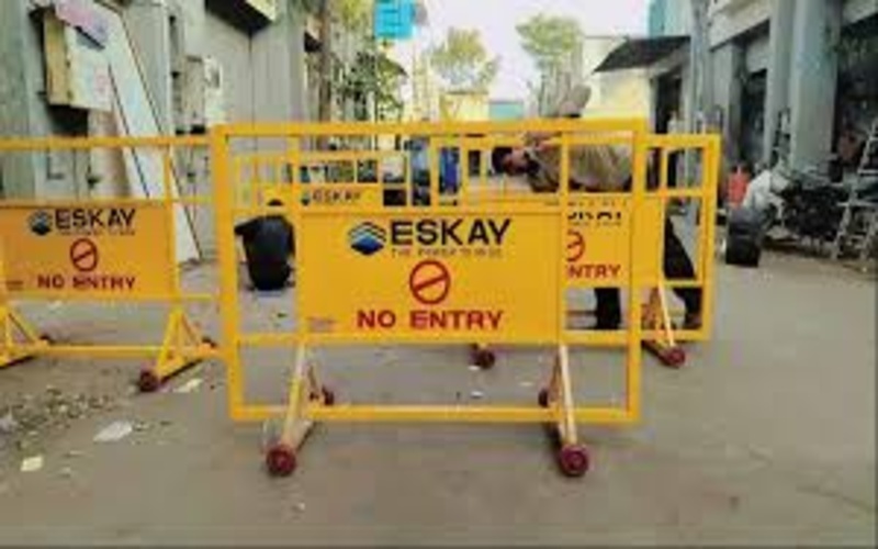 Barricade Stand - Galvanized Iron, 100 Cm | Yellow Color, High Strength, Manual Function For Traffic Management And Brand Advertising