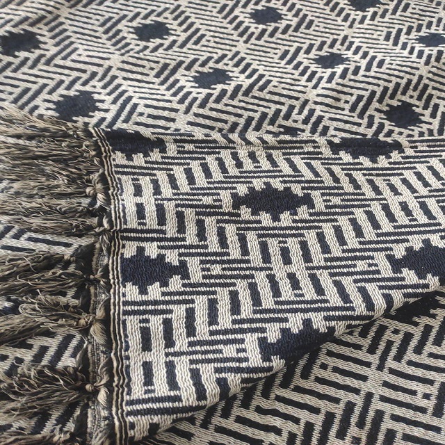 Polyester Cotton Throws - 320 Gsm, Available In All Colors | Jacquard Woven Style For Bed, Sofa, Couch, Drape Use