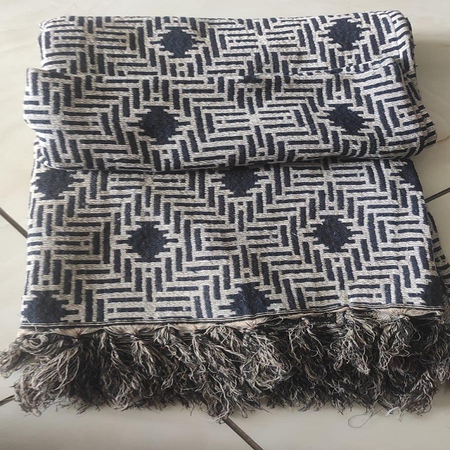 Polyester Cotton Throws - 320 Gsm, Available In All Colors | Jacquard Woven Style For Bed, Sofa, Couch, Drape Use