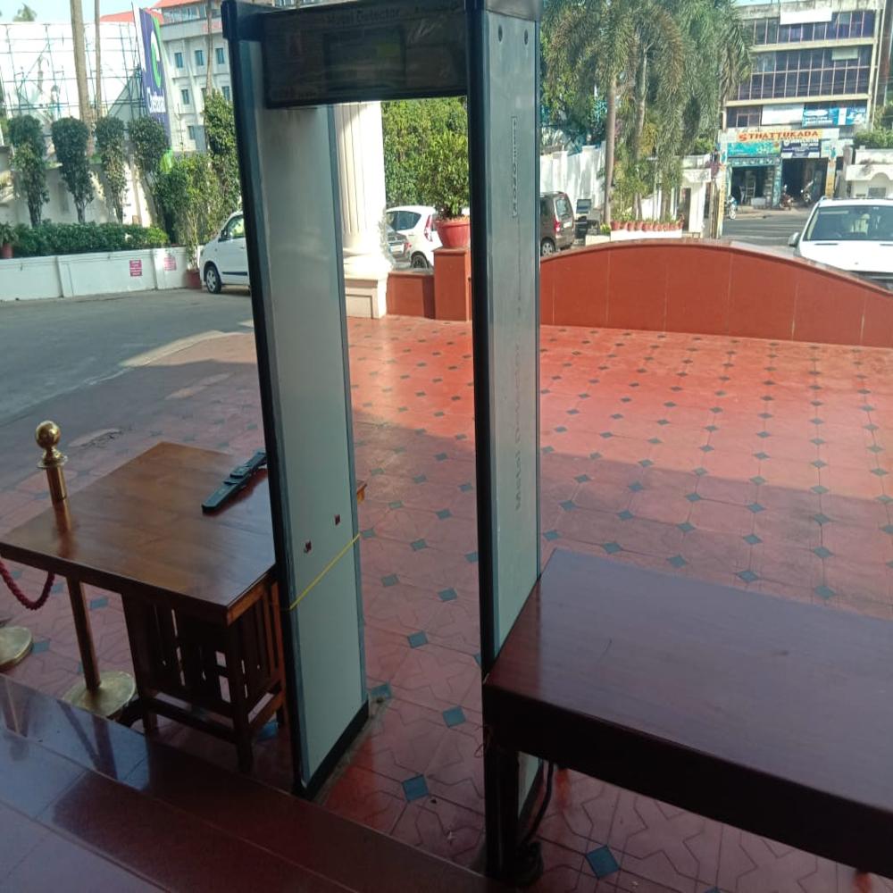 DOOR FRAME METAL DETECTOR - ULTRA SZ - SAFE WALK - SINGLE ZONE    