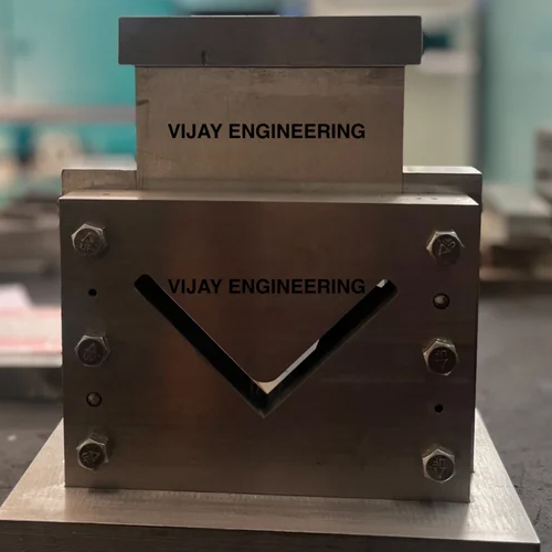 Angle-Pipe Cutting Die