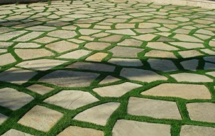 Natural uneven shape size cobbles yellow brown white for garden pathway or walkway decoration