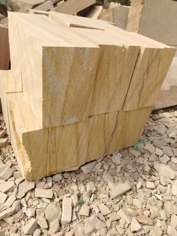 Natural uneven shape size cobbles yellow brown white for garden pathway or walkway decoration