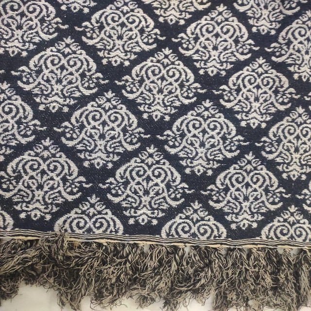 Damask Throw - Feature: Shrink-resistant
