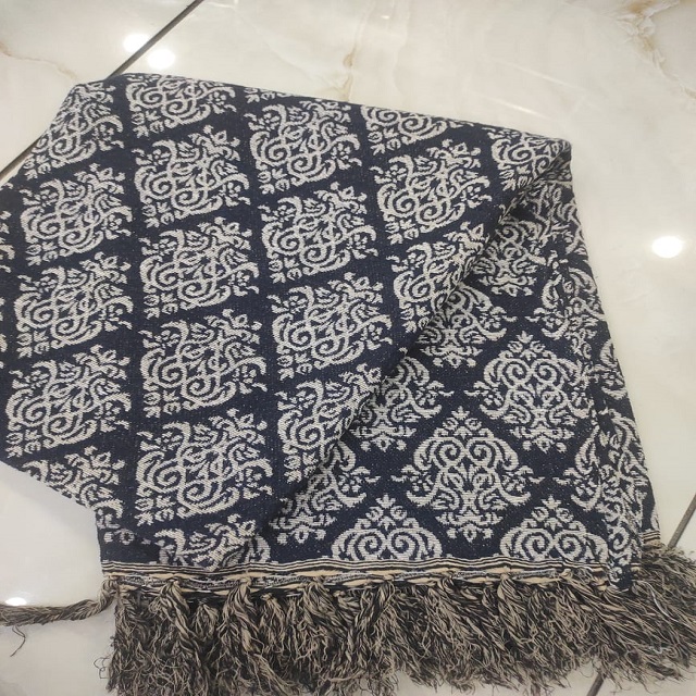 Damask Throw - Feature: Shrink-resistant