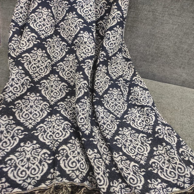 Damask Throw - Feature: Shrink-resistant