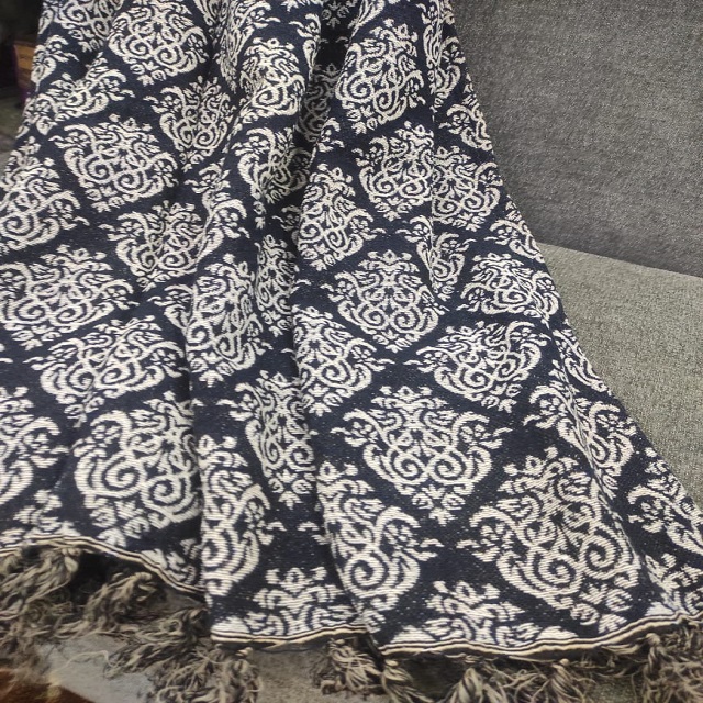 Damask Throw - Feature: Shrink-resistant