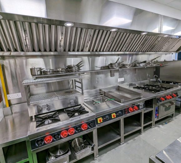 Restaurant Kitchen Equipments - Material: Stainless Steel