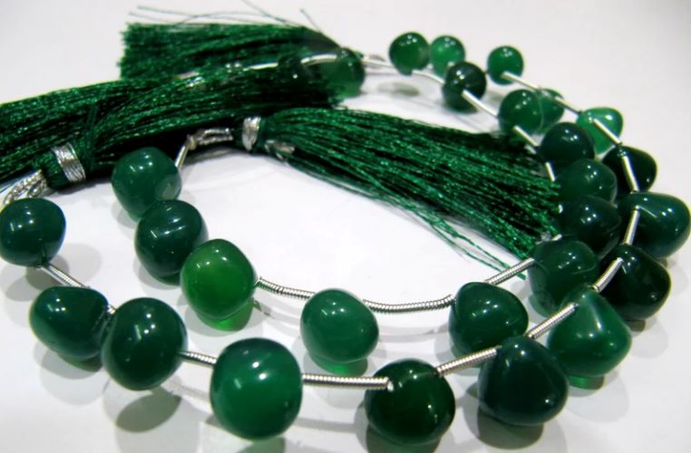 Natural Green Onyx Onion Shape Plain Smooth 9 - 10mm Size Side Drilled Beads Strand 8 Inches Long