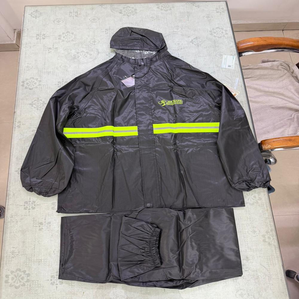 reflective  raincoat  set
