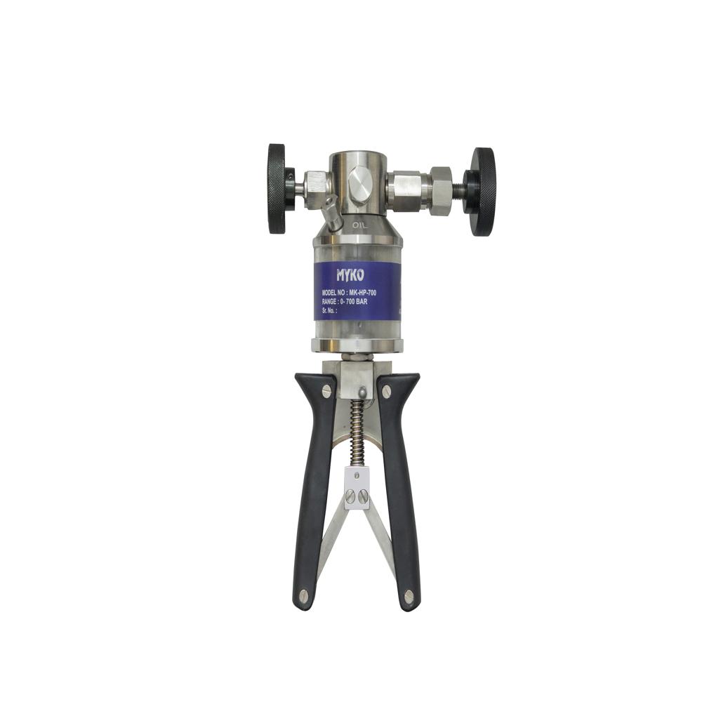 Hydraulic pressure calibrator