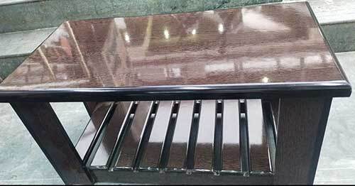 ठोस लकड़ी की मेज