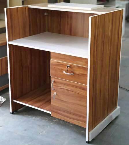 Hardwood Wooden Computer Table