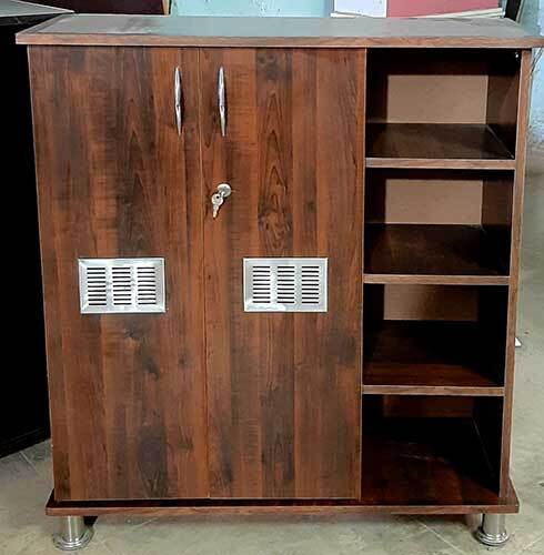 PARTICAL BOARD SHOERACK