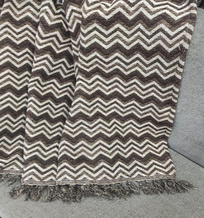 zigzag throw