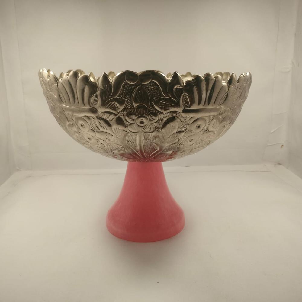 Elegant Silver Finish Fruit Bowl With Rasin Base