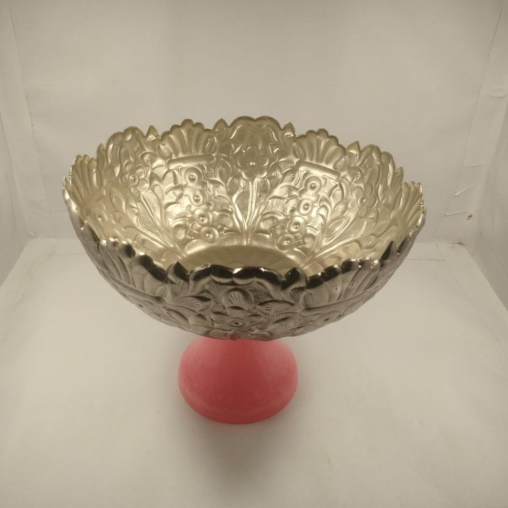 Elegant Silver Finish Fruit Bowl With Rasin Base