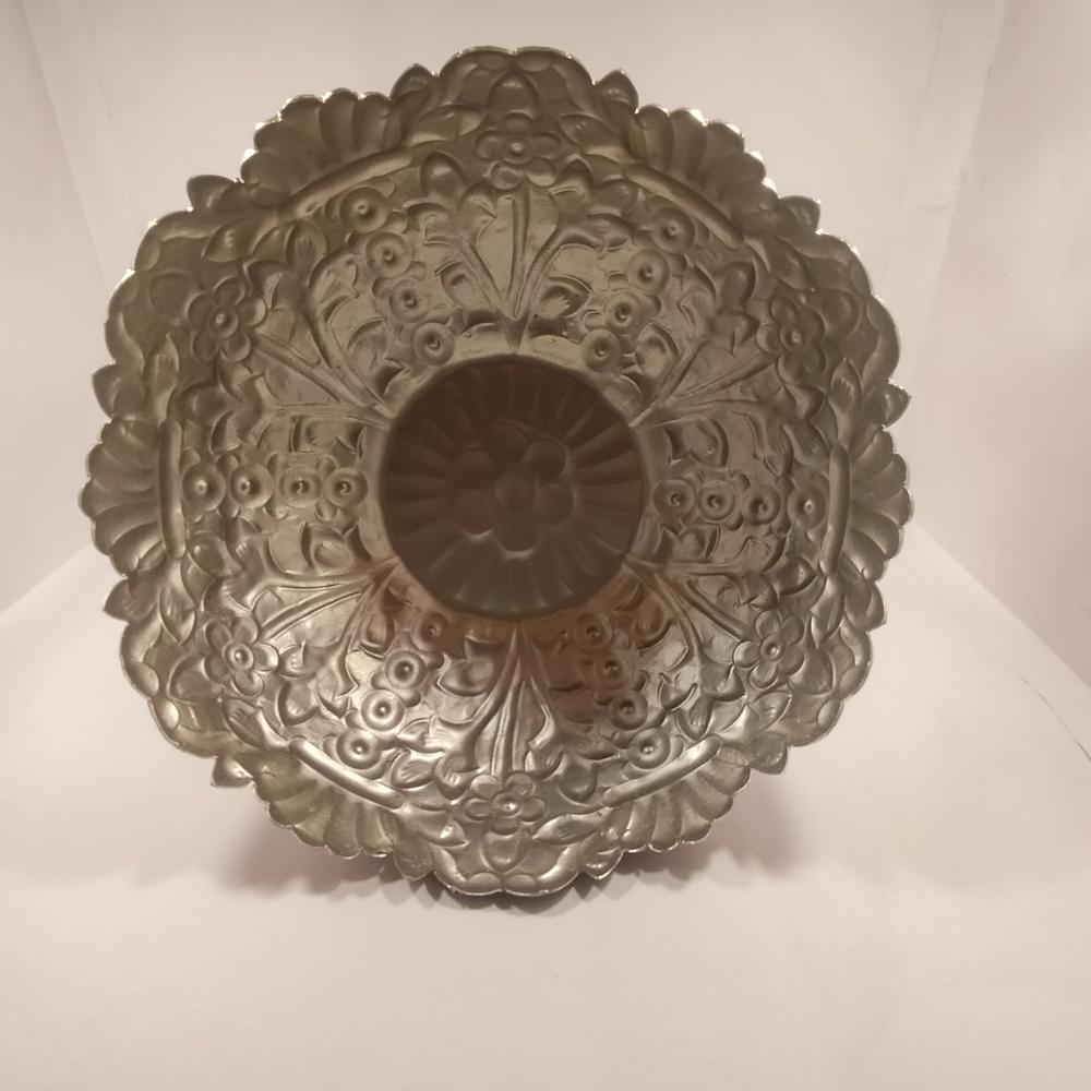 Elegant Silver Finish Fruit Bowl With Rasin Base