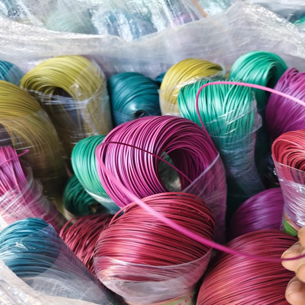 Plastic sutli