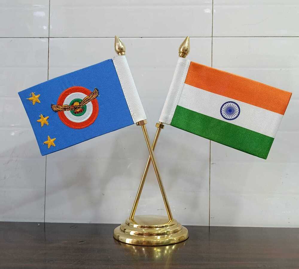 टेबल क्रॉस स्टैंड झंडा